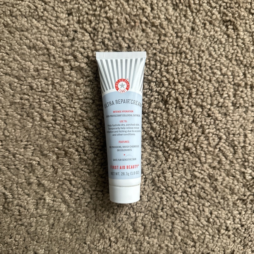 First Aid Beauty Ultra Repair Cream - White and Red